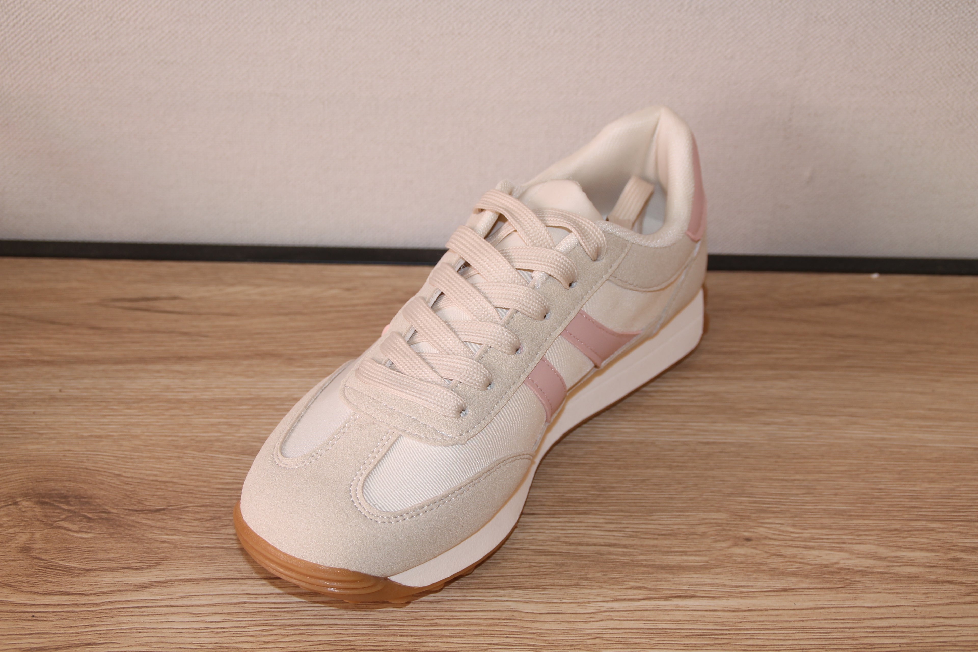 Basket rétro bicolore beige et rose