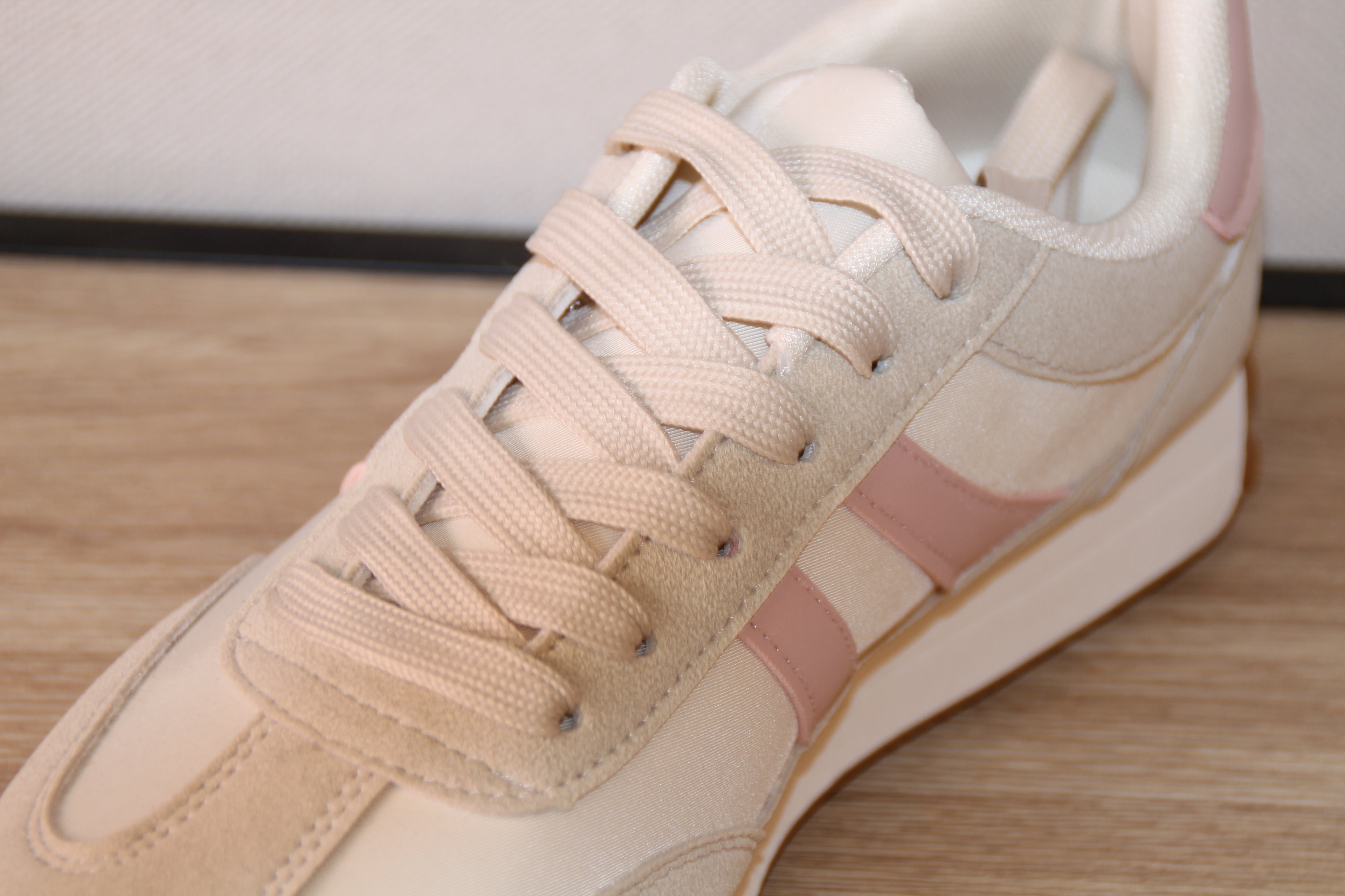 Basket rétro bicolore beige et rose