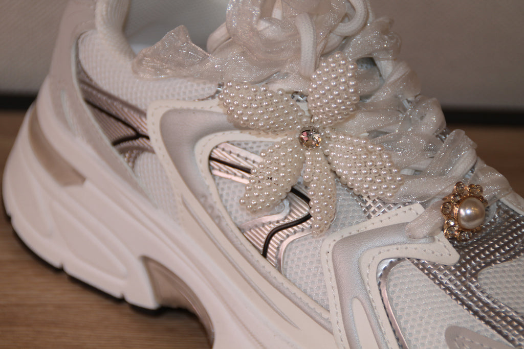 Basket chunky blanche ornée de perles