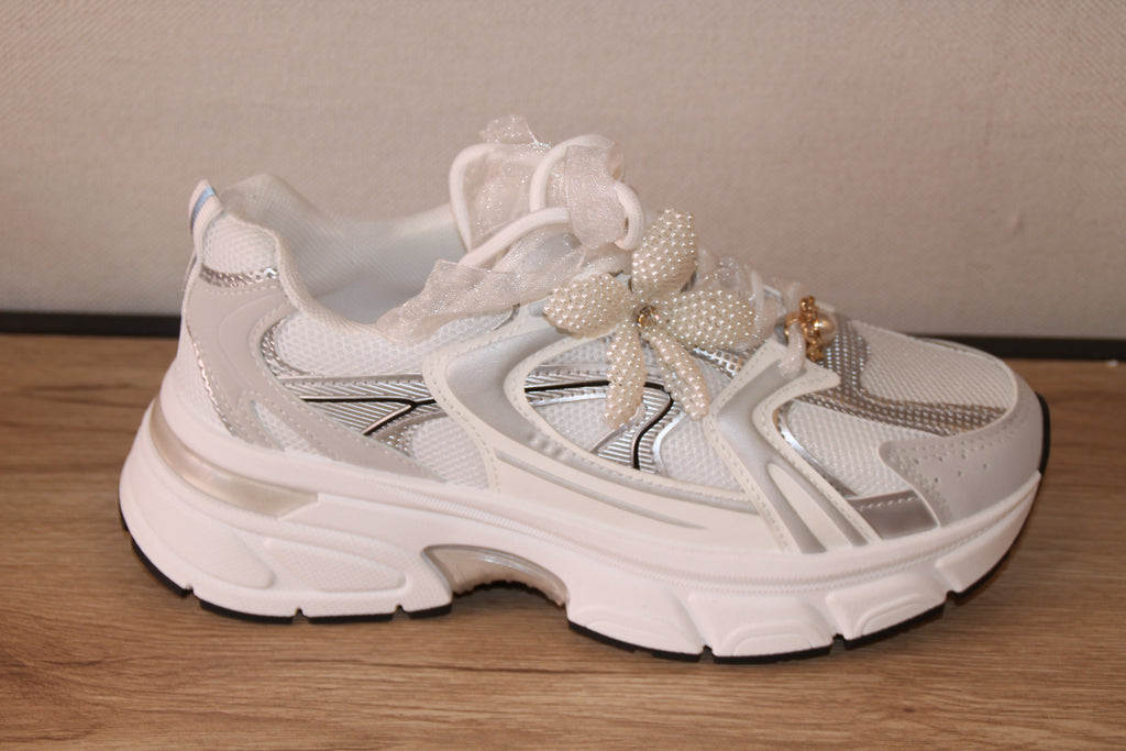 Basket chunky blanche ornée de perles