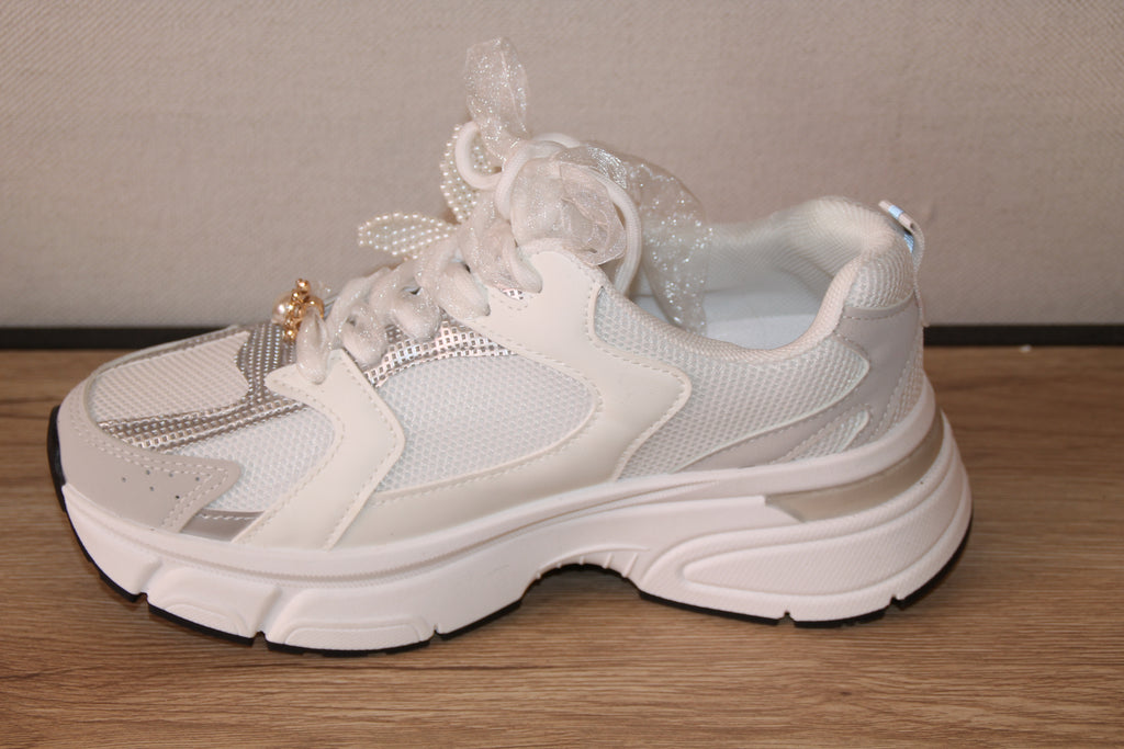 Basket chunky blanche ornée de perles