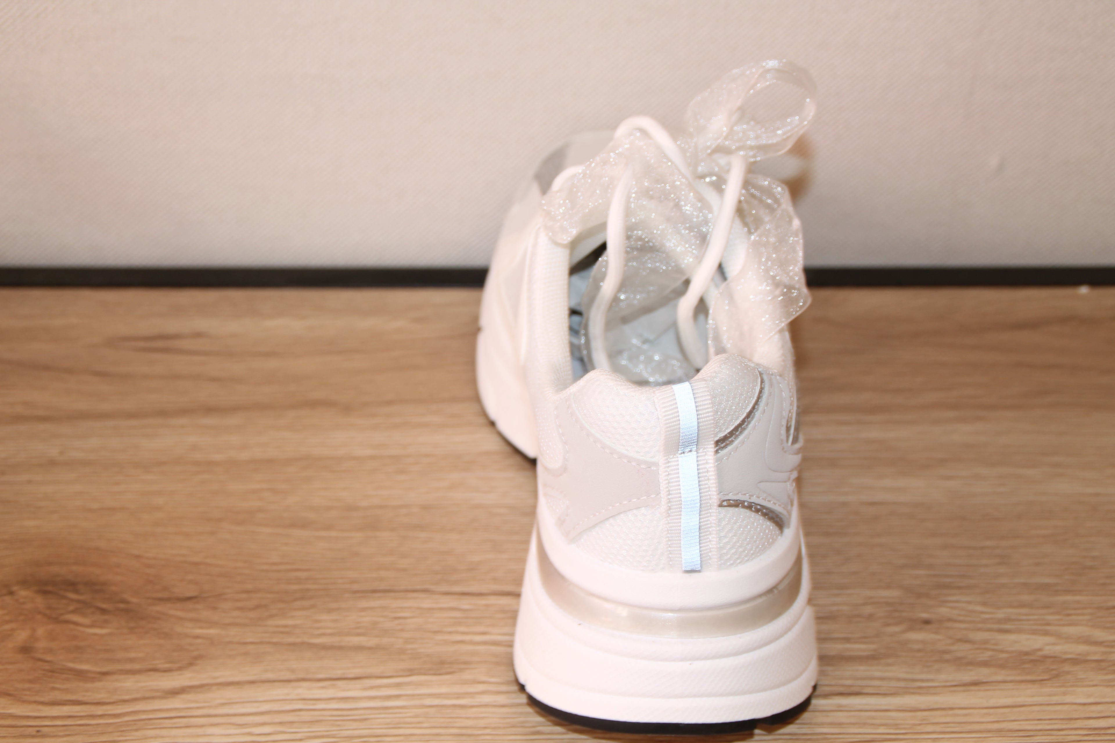 Basket chunky blanche ornée de perles